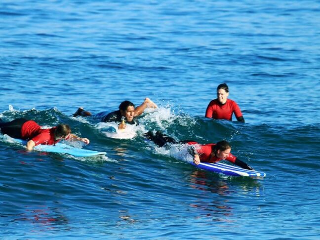 integracja na teneryfie - surf camp surfing